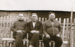 Слева направо: Петр Назарук, его сват россиянин Николай Жигалов (г. Ульяновск), Павел Назарук после войны
