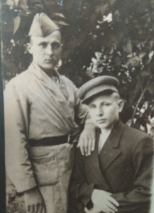 Козак Иван Фомич (слева) с товарищем